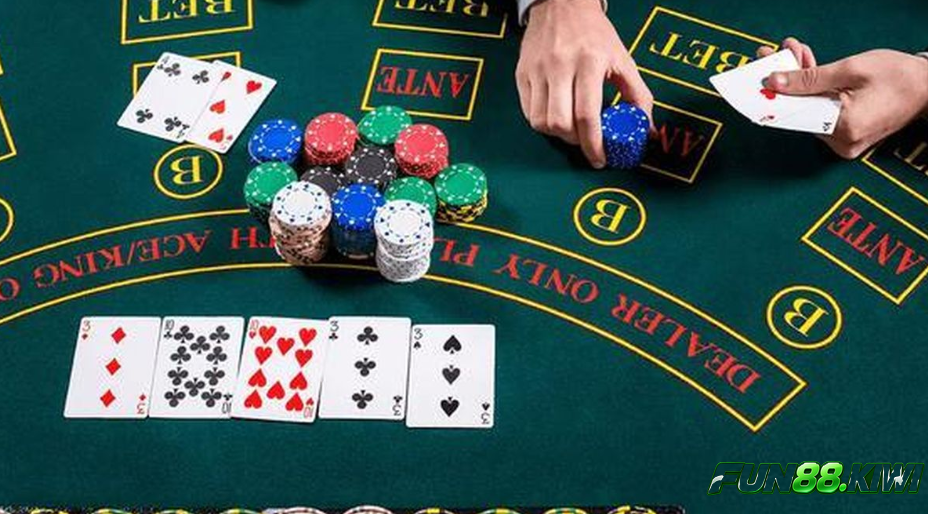 Diễn biến cụ thể của một ván bài poker 