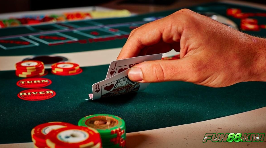 Chiến thuật bluff và quản lý vốn trong poker 